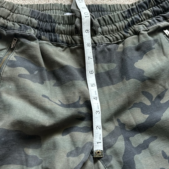 Aritzia TNA camo joggers size small - Picture 7 of 7